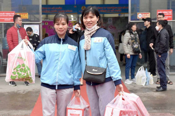 Nữ công nhân ở Hà Nội háo hức kể lần thứ 3 đi chợ Tết giá 0 đồng