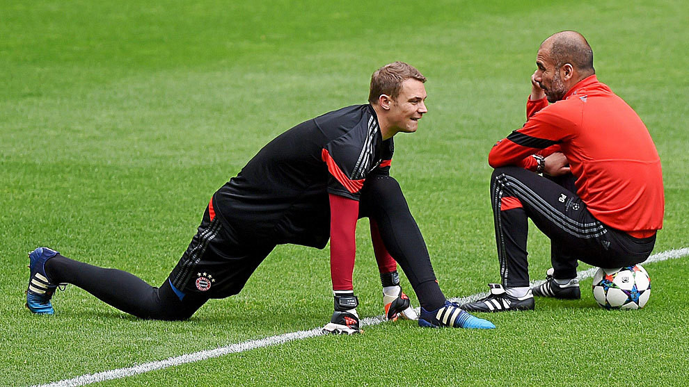 pep guardiola manuel neuer.jpg