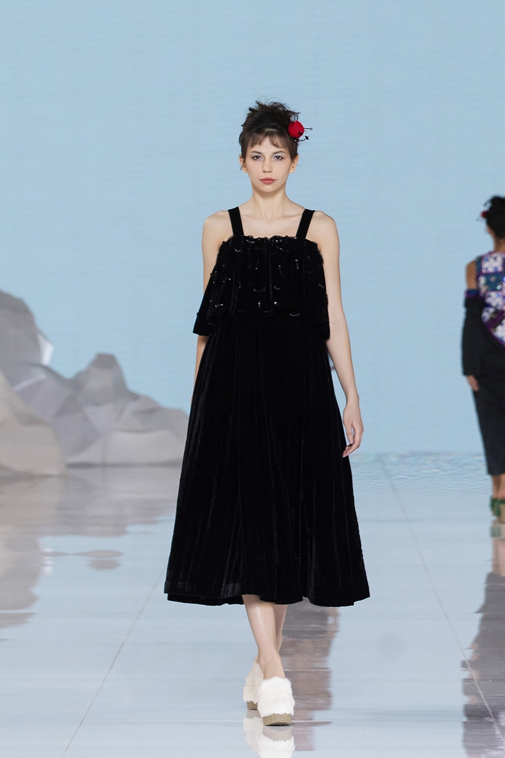 vietnamese fashion designer debuts new collections in china picture 4