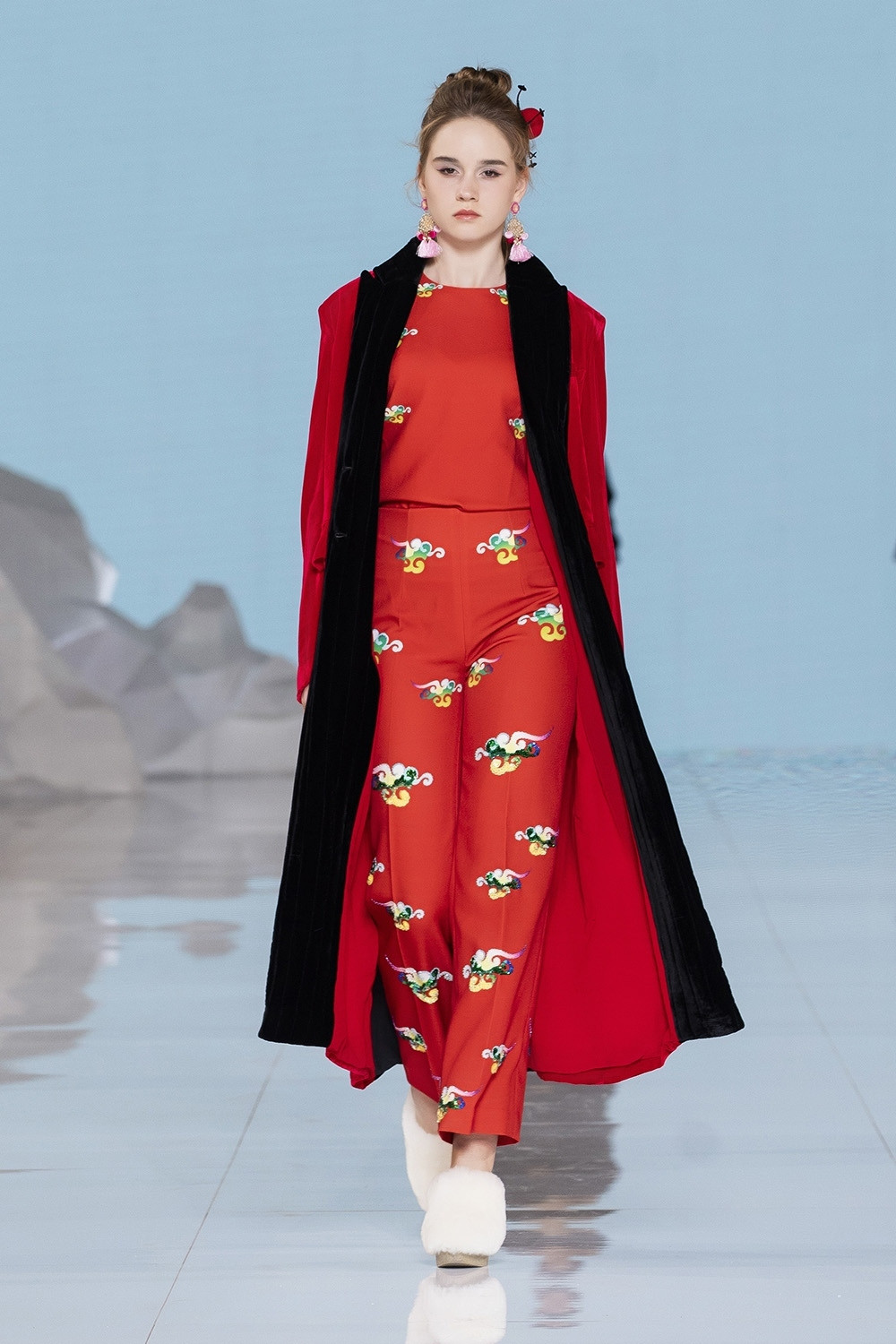 vietnamese fashion designer debuts new collections in china picture 11