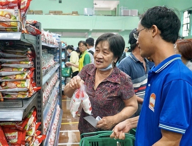 Zero-VND minimarts bring warm Tet to disadvantaged people