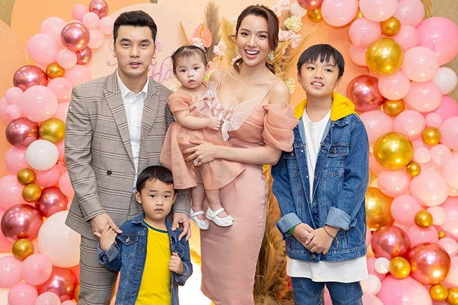 Ưng Hoàng Phúc áp lực học phí hàng tỷ đồng cho con, tiết lộ cát-sê