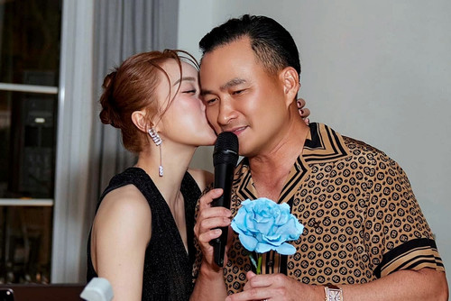 Vợ kém 16 tuổi hôn Chi Bảo thắm thiết tại sinh nhật ở biệt thự triệu đô