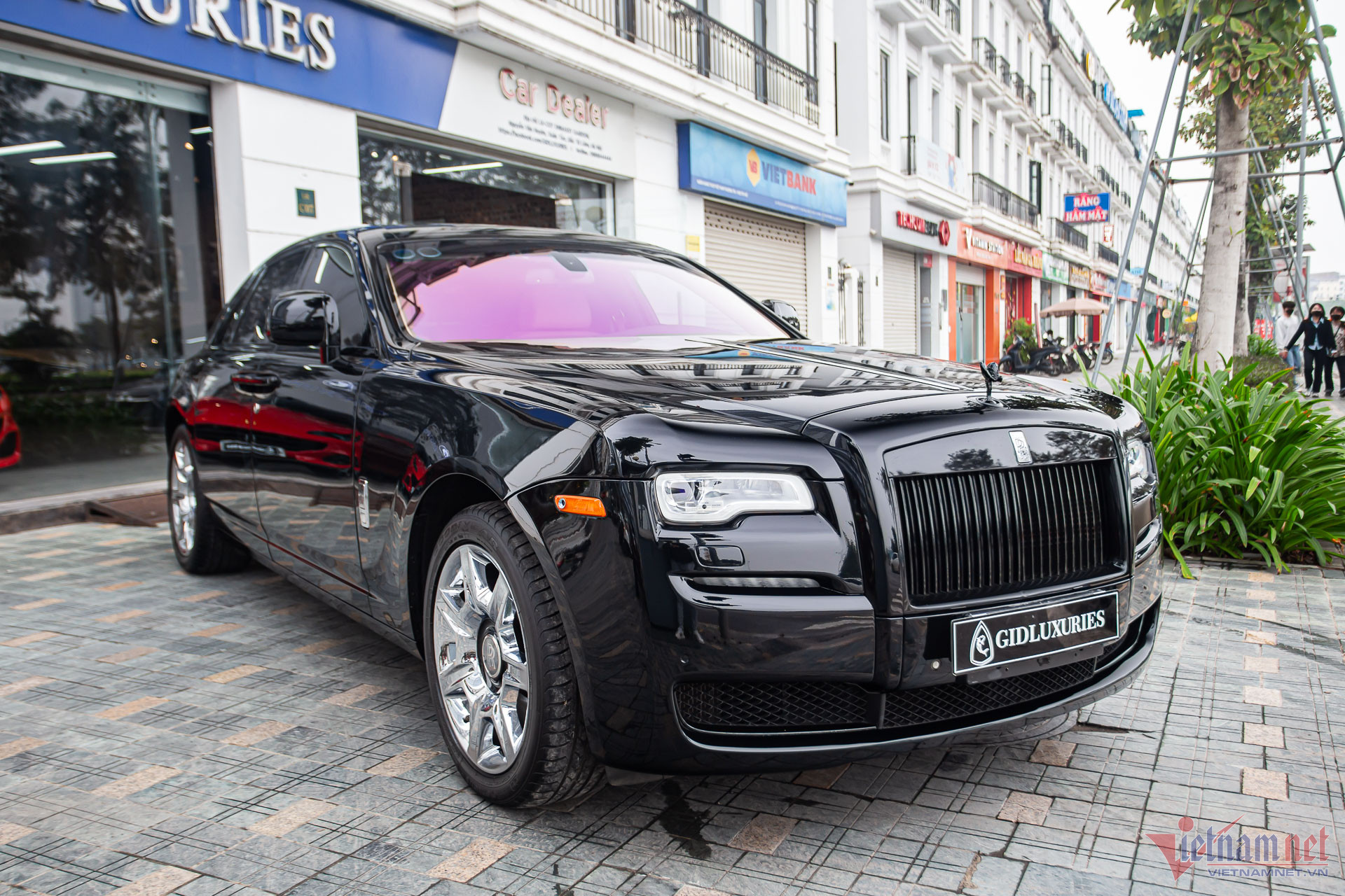 W-rolls-royce-ghost-3-1.jpg