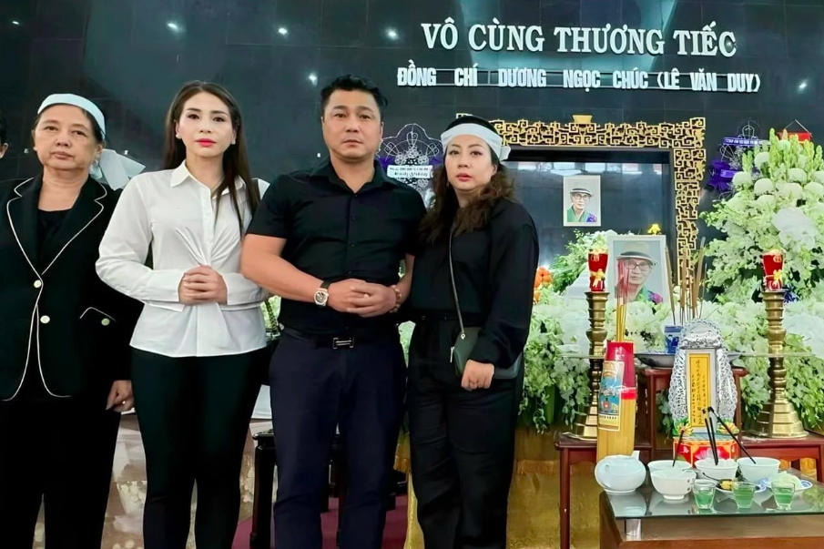 Lý Hùng, Trịnh Kim Chi xúc động viếng đạo diễn 'Nàng Hương' Lê Văn Duy