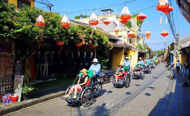 Over 1.5 million foreign tourists visit Vietnam in January hinh anh 1