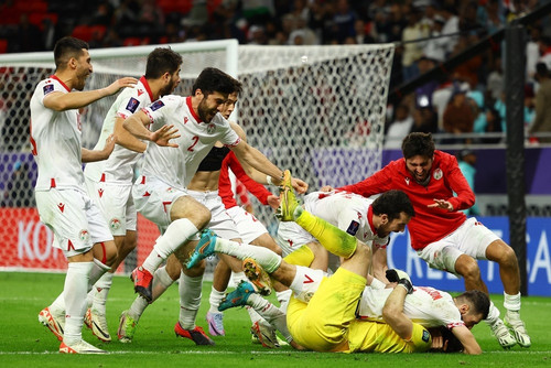 Tajikistan loại UAE trên chấm penalty, viết tiếp lịch sử tại Asian Cup