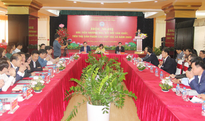 32 ha nam xuc tien.jpg