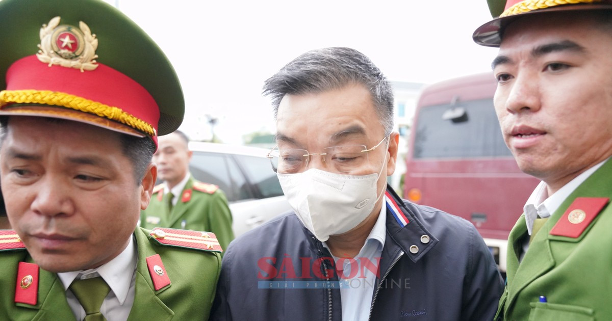 Former ministers stand trial for Viet A case