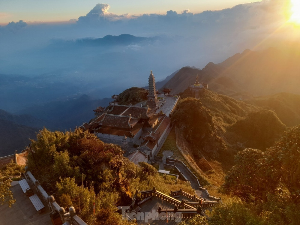 hoar frost covers fansipan peak as new cold spell hits northern region picture 6