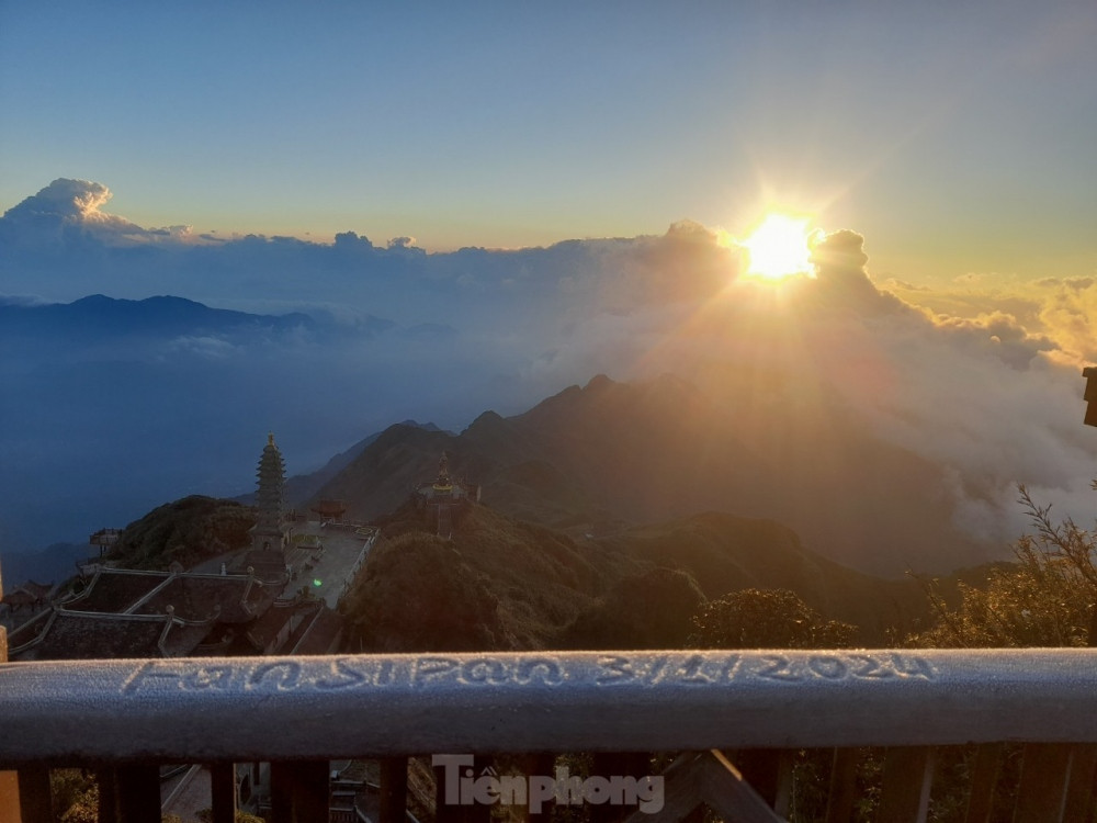 hoar frost covers fansipan peak as new cold spell hits northern region picture 7