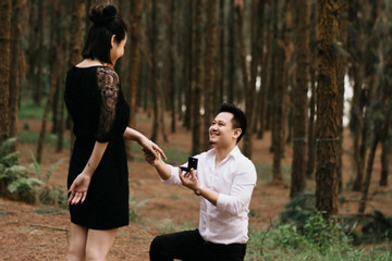 Nguyễn Đức Cường chuẩn bị cưới 'yêu nữ hàng hiệu' Vũ Hạnh Nguyên