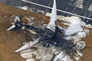 Nhật điều tra vụ máy bay bốc cháy, Mỹ nêu nguyên nhân tai nạn trượt đường băng