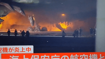 Khoảnh khắc máy bay Nhật bốc cháy được ghi từ trong khoang hành khách