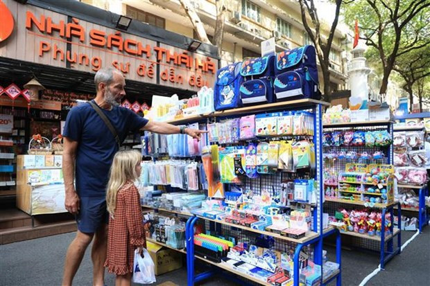 HCM City expects strong tourism growth in 2024 hinh anh 1