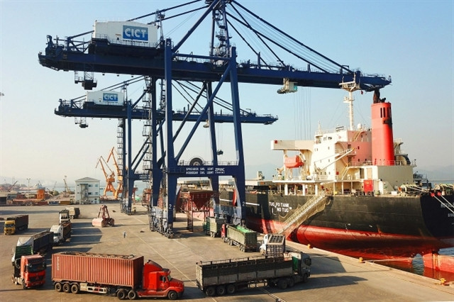 VN seaport industry faces potential risks despite gradual recovery in 2024