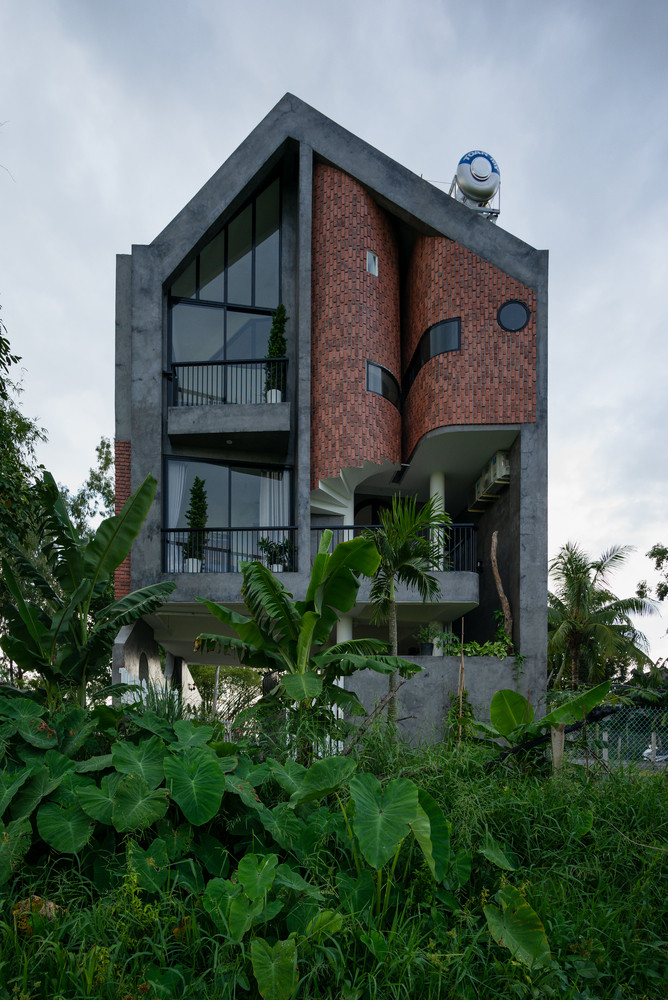 View - Độc đáo ngôi nhà vượt lũ “kín trên thoáng dưới” giữa vùng quê ở Đà Nẵng
