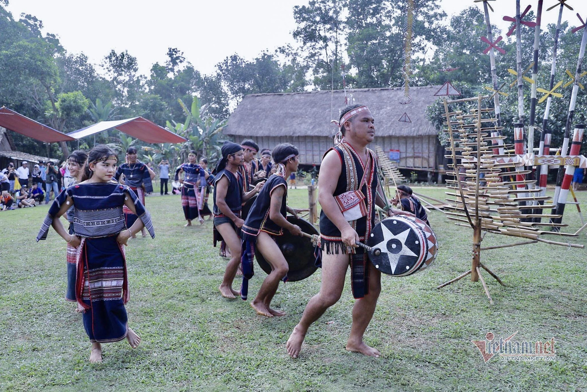 ba na cong dong thieu so dau tien o tay nguyen biet doc biet viet va biet lam tinh 3e91bff6b17f4858a6cbd8965786a7e5.jpg