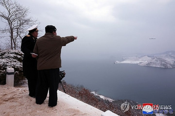 Hàng loạt tên lửa Triều Tiên thách thức hệ thống phòng không Hàn Quốc