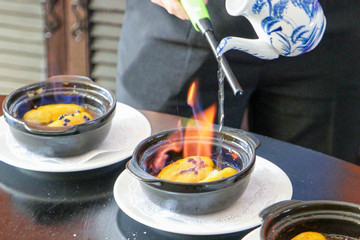 Món chuối đốt cháy phừng phừng độc lạ, giá 120.000 đồng của đầu bếp An Giang