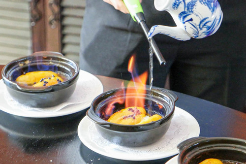 Món chuối đốt cháy phừng phừng độc lạ, giá 120.000 đồng của đầu bếp An Giang