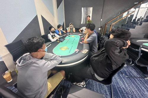 Thuê chung cư tổ chức chơi Poker, một doanh nghiệp bị yêu cầu dừng hoạt động