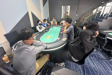 Thuê chung cư tổ chức chơi Poker, một doanh nghiệp bị yêu cầu dừng hoạt động