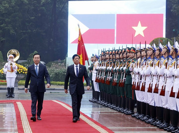 Vietnamese President hosts welcome ceremony for Philippine President