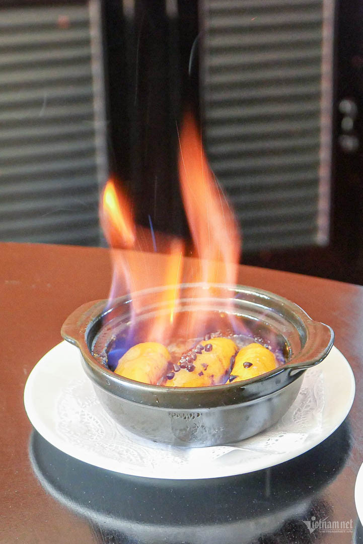 View - Món chuối đốt cháy phừng phừng độc lạ, giá 120.000 đồng của đầu bếp An Giang