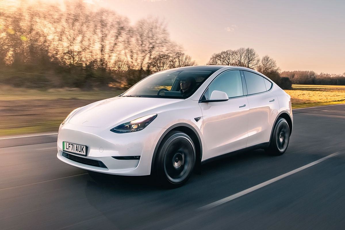 Xe điện Tesla Model Y bất ngờ vượt Toyota soán ngôi bán chạy nhất thế giới