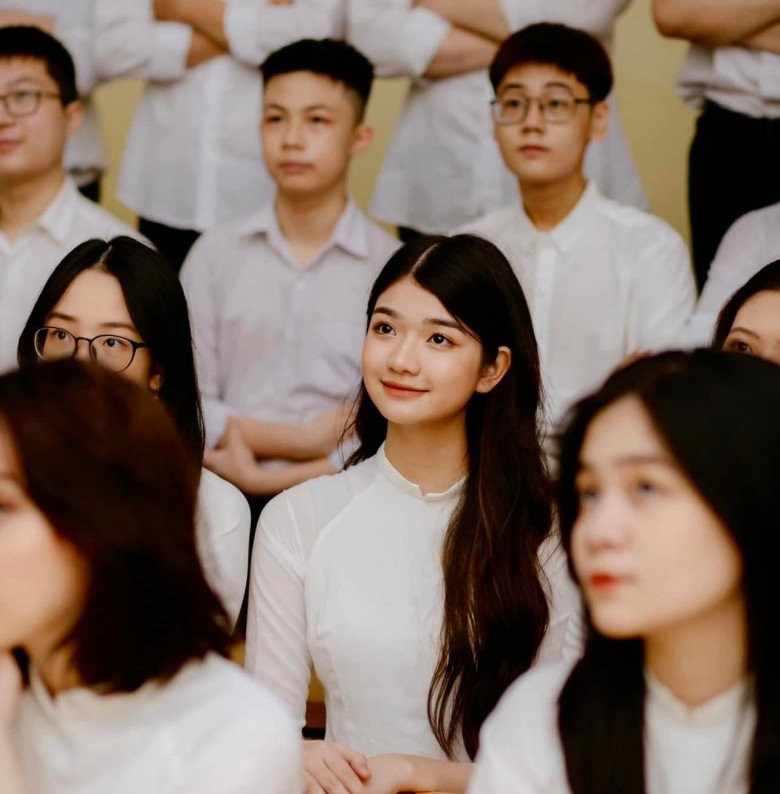 nu sinh cap 3 xinh hut anh nhin hoa ra la con gai nsut vo hoai nam 294141750 1686979061678795 9188773494066063388 n 1658485101 981 width780height794.jpg