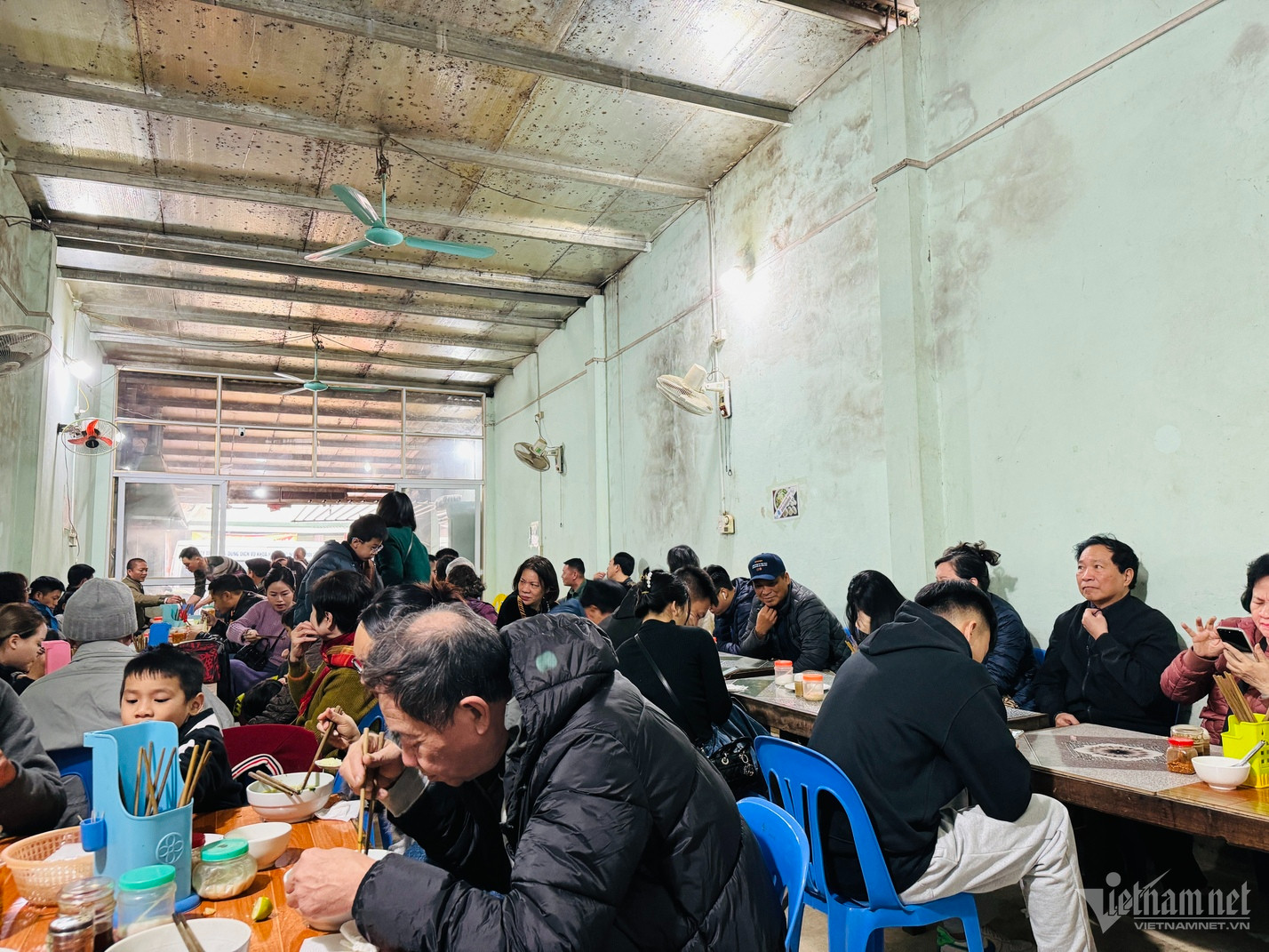 View - Phở Tráng Kìm nức tiếng Hà Giang: Khách xếp hàng chờ, mỗi sáng bán vèo 300 bát