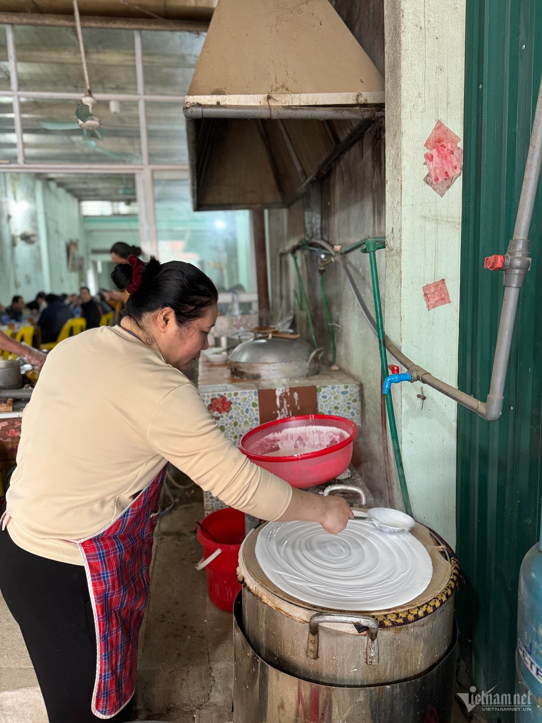 View - Phở Tráng Kìm nức tiếng Hà Giang: Khách xếp hàng chờ, mỗi sáng bán vèo 300 bát