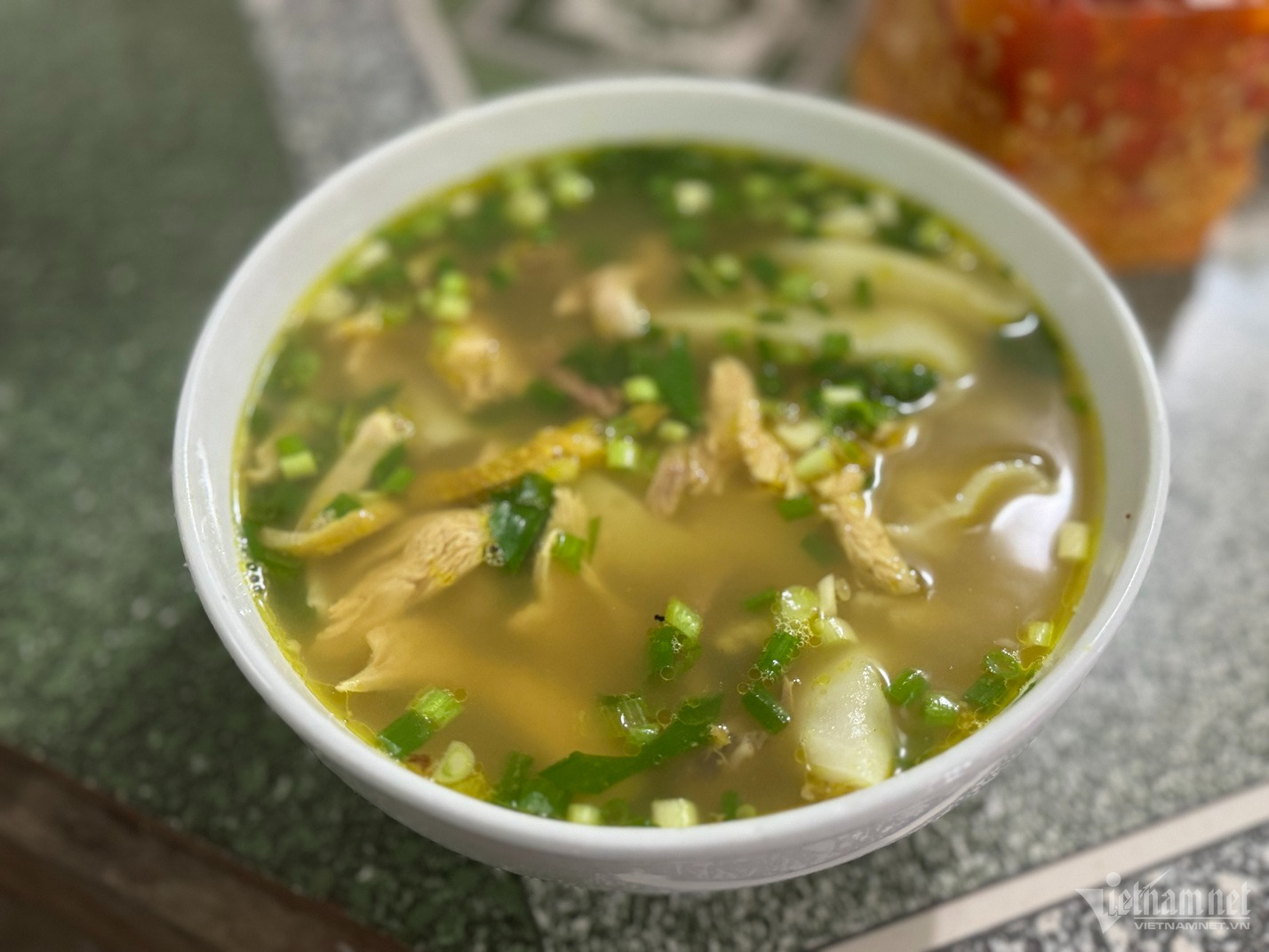 View - Phở Tráng Kìm nức tiếng Hà Giang: Khách xếp hàng chờ, mỗi sáng bán vèo 300 bát