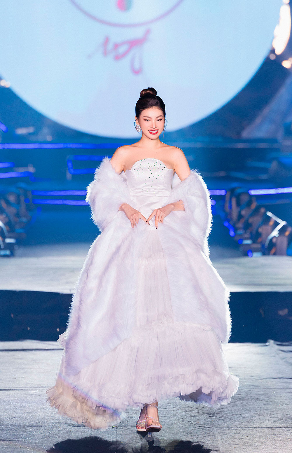 a hau ngoc thao first face bst giao xuan 1.jpg