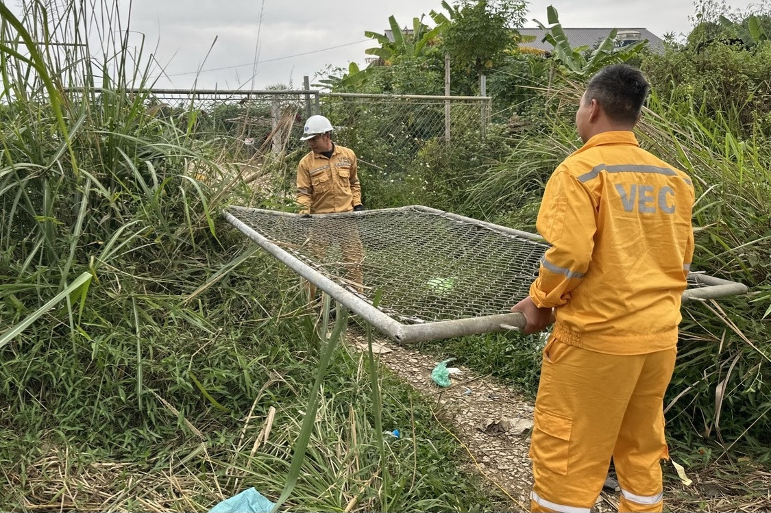 Đóng các điểm tự mở rào chắn trên cao tốc Nội Bài - Lào Cai