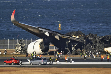 Thông tin mới từ phi công của máy bay cháy trên đường băng tại Nhật Bản