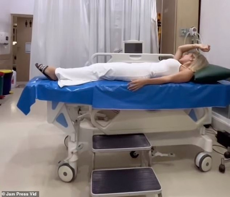 79574715 12922781 at the moment.jpg