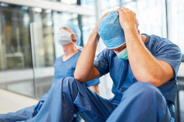 Bí ẩn y khoa: 23 y bác sĩ bất ngờ co giật sau khi chữa cho một bệnh nhân ung thư