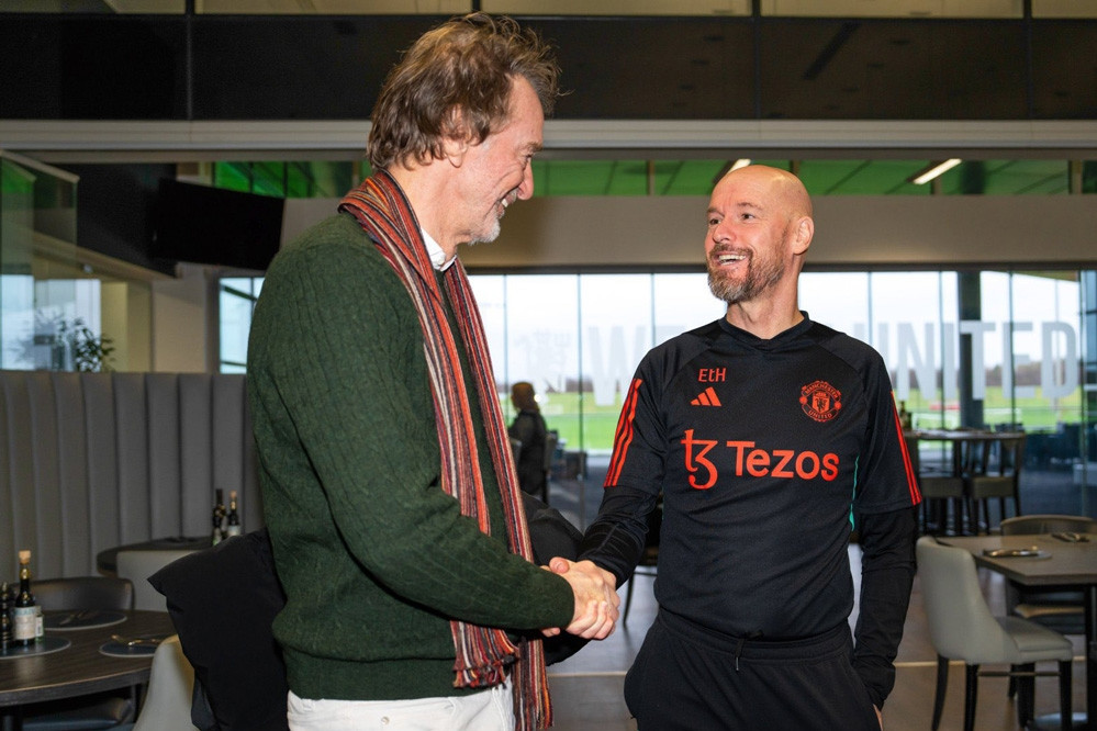 Hình ảnh đầu tiên Sir Jim Ratcliffe thăm đại bản doanh MU