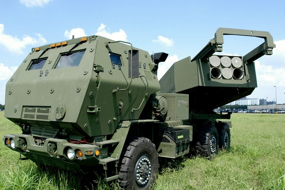 Hình ảnh quân Nga nã đạn chùm vào vị trí hệ thống HIMARS Ukraine