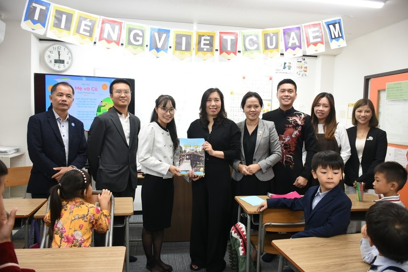 Khuyến khích sử dụng ngôn ngữ mẹ đẻ trong các gia đình người Việt ở Nhật