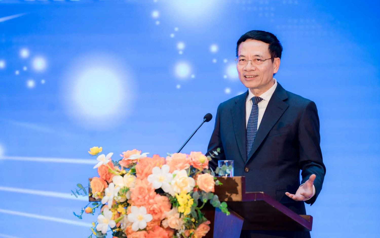 mobifone nguyen manh hung.jpg