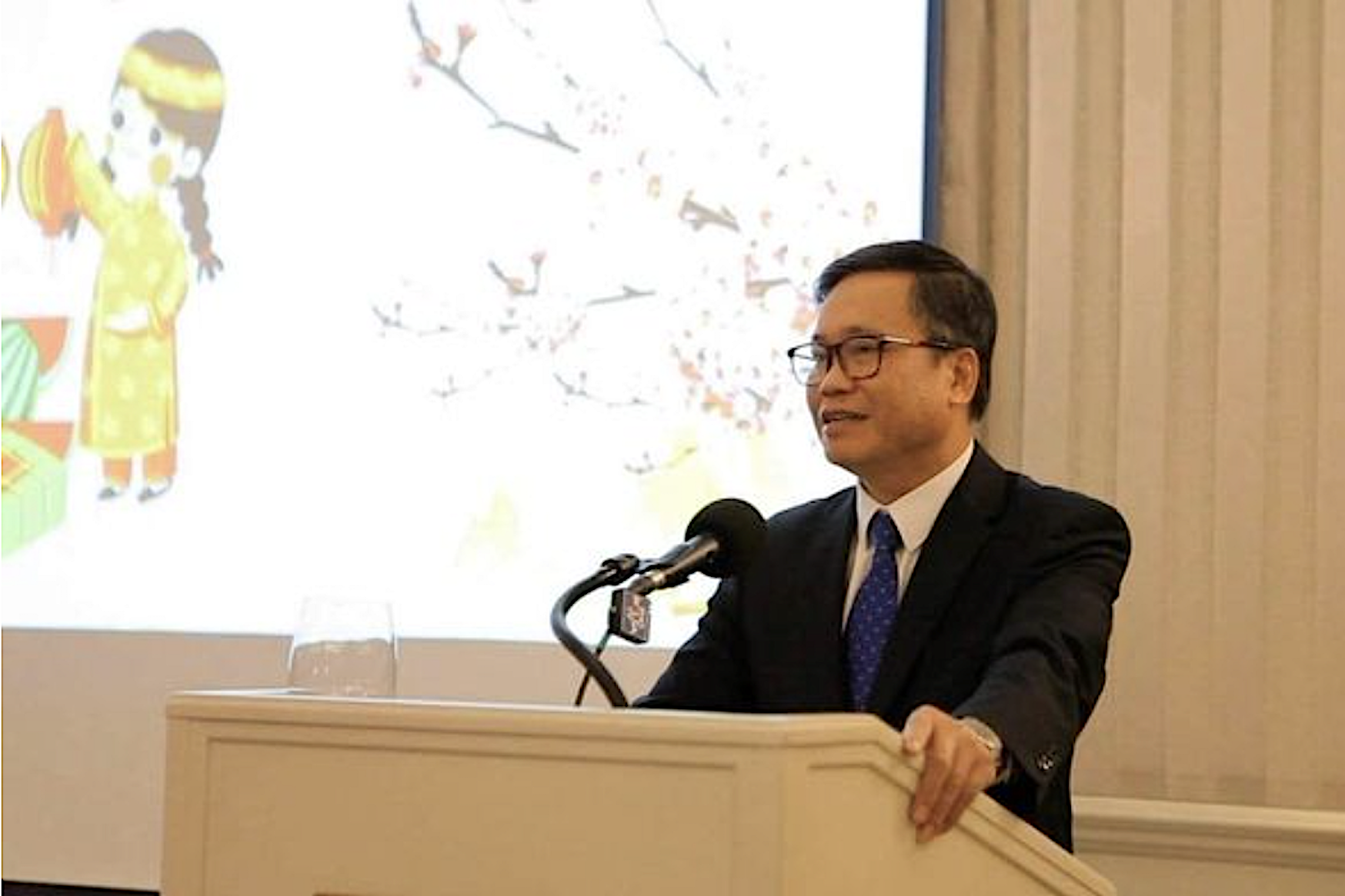 Tổng lãnh sự Hoàng Anh Tuấn làm việc với Ban lãnh đạo Trường Đại học Washington tại Tacoma