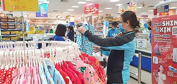 Vietnamese businesses seek to retain domestic customers hinh anh 1