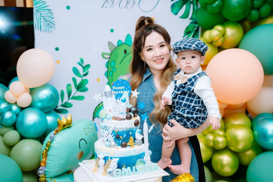 Người phụ nữ có sở thích độc lạ, chiếm cả tủ rượu của chồng để thoả đam mê