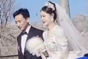 Cặp đôi tổ chức đám cưới giữa đống đổ nát sau trận động đất