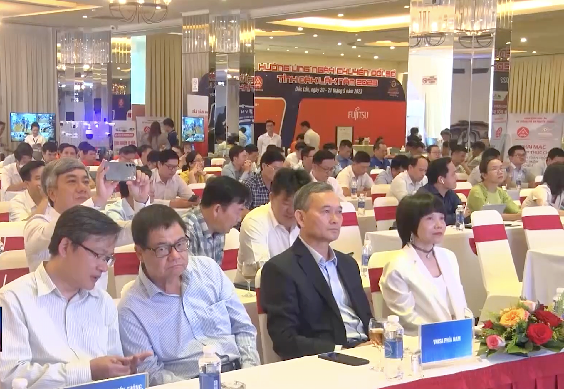 Năm nay, diễn tập tập trung nâng lên một mức độ cao hơn “Diễn tập thực chiến”, đây hình thức diễn tập mới, diễn ra trên hệ thống đang vận hành, đưa toàn bộ con người, quy trình và công nghệ của tổ chức tham gia vào quá trình diễn tập, đưa đội ứng cứu vào trạng thái luôn thường trực, sẵn sàng.