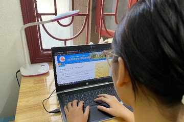 Học sinh nghèo được hỗ trợ máy tính trong chương trình “Sóng và máy tính cho em”