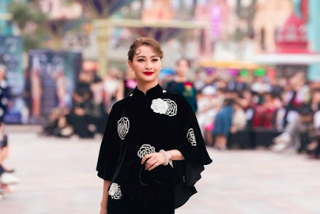 Lương Thanh, MC Mù Tạt diễn thời trang